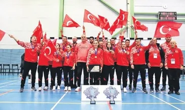 Golbol’de çifte şampiyonluk sevinci