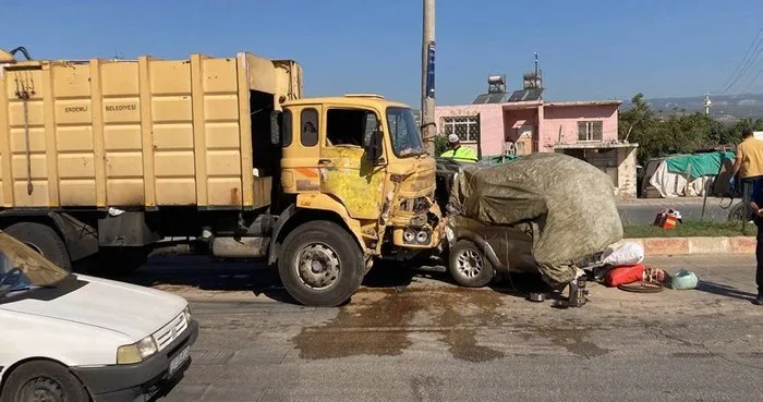 Mersin’de feci kaza! Çöp kamyonu kamyonete çarptı: 4 ölü!