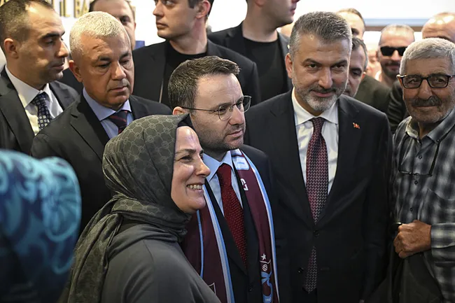 bakan-gurlek-ak-parti-trabzon-il-baskanligini-ziyaret-etti-1786635642742.jpeg Bakan Gürlek, AK Parti Trabzon İl Başkanlığı’nı ziyaret etti!