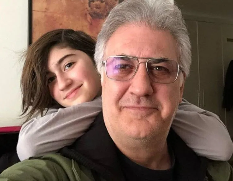 Kerem Alışık oğlu Sadri Alışık ile aynı dizideymiş...Ünlü oyuncu Kerem Alışık'ın oğlu Sadri Alışık dedesinin kopyası!