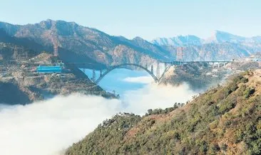 En yüksek tren köprüsü bulutların üzerinde