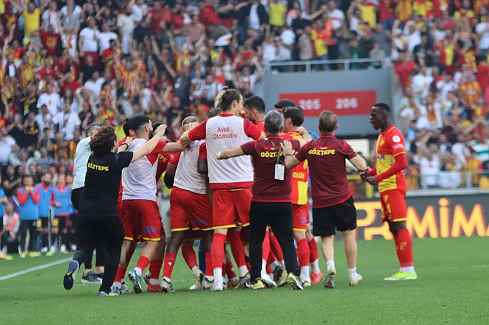 son-dakika-haberi-goztepe-super-lige-yukseldi-izmir-ekibi-2-sezon-sonra-geri-dondu-1714319451155.jpg