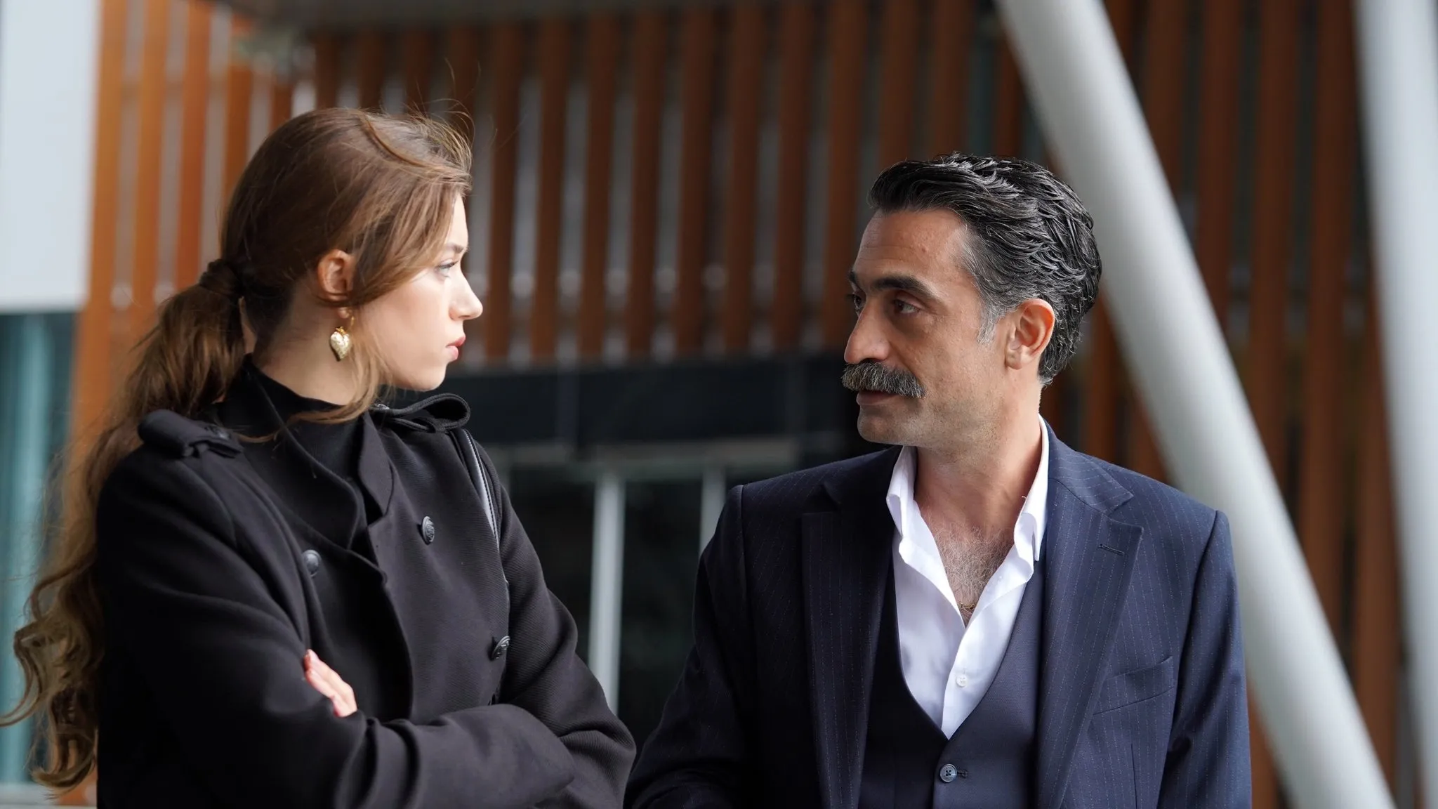 Дирен полатогуллари. Стамбул 2022. Турецкий сериал зимородок 12 серия русская озвучка. Yali çapkini турецкий сериал. Yali çapkini турецкий сериал актеры.