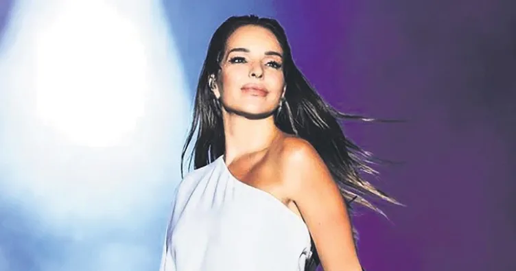 50 bin kişilik koro Bengü’yü ağlattı