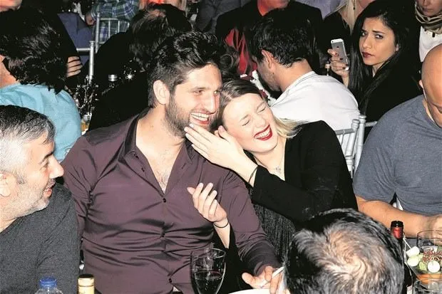 Gizem Karaca Ile Sevgilisinin Birinci Yil Kutlamasi Galeri Magazin