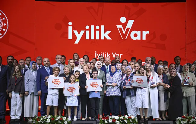 bilal-erdogan-turkiye-iyilik-alaninda-da-mirasimizdan-getirdigimiz-guzellikleri-dunyaya-tanitmada-ornek-olmali-1789222966896.jpeg
