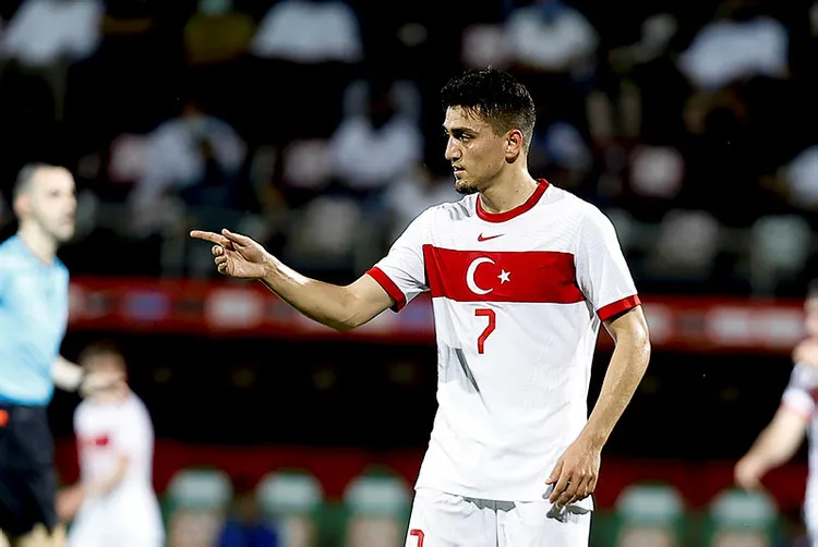 cengiz-underden-transfer-mesaji-ucak-paylasimi-dikkat-cekti-1625313309103.jpg