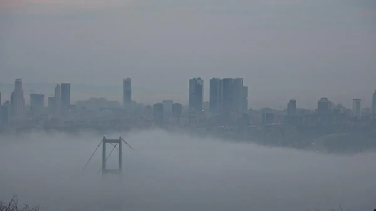 SON DAKİKA… İstanbul’da sis etkisini artırdı! İstanbul Boğazı’ndaki gemi trafiği askıya alındı SON DAKİKA… İstanbul’da sis etkisini artırdı! İstanbul Boğazı’ndaki gemi trafiği askıya alındı