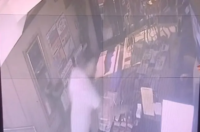 son-dakika-bocek-ailesinin-olumune-iliskin-bir-skandal-daha-otelde-kilitli-kalmislar-servet-bocek-kucaginda-co-1763627421740.jpg (707×467)