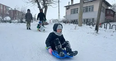 Tepsi, kızak ve poşetle kar keyfi #sivas