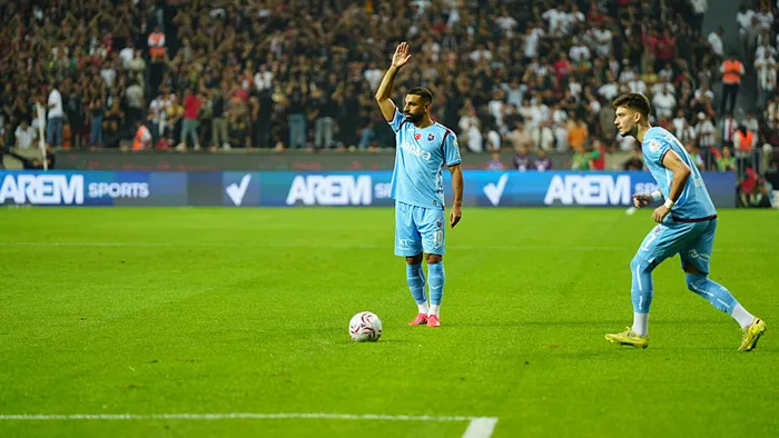 canli-amedspor-trabzonspor-macta-ikinci-yari-oynaniyor-1788205551289.jpeg