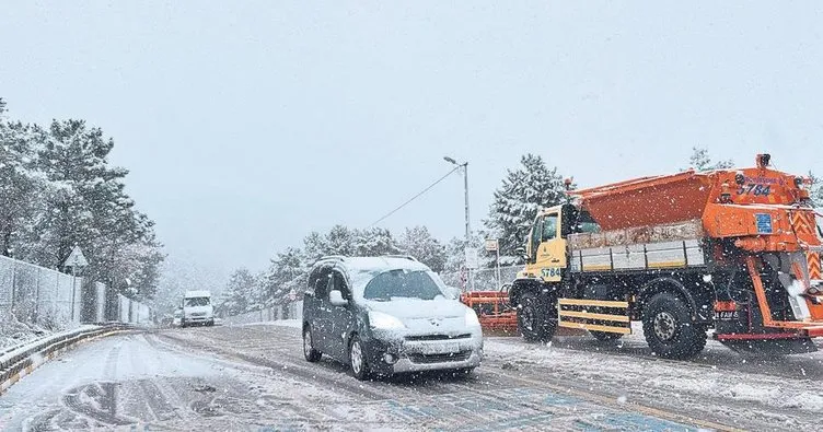 İlk kar yağdı fırtına yıktı