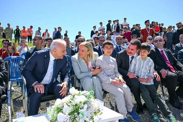 3-bin-yillik-zerzevan-tenis-turnuvasina-ev-sahipligi-yapti-tarih-ve-spor-ayni-sahada-bulustu-1778249366104.jpg