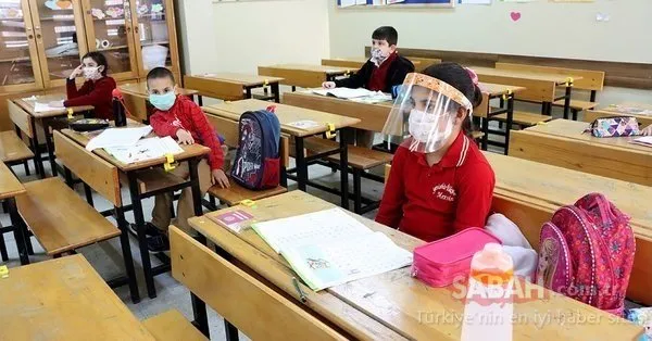 Son dakika: Okullarda maske zorunluluğu kalktı mı? Sağlık Bakanı Fahrettin Koca, merak edilen soruyu yanıtladı