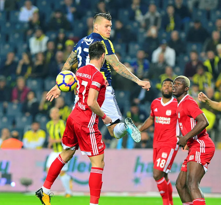 Erman Toroğlu: Fenerbahçe’de içeride bir şeyler olmuş .