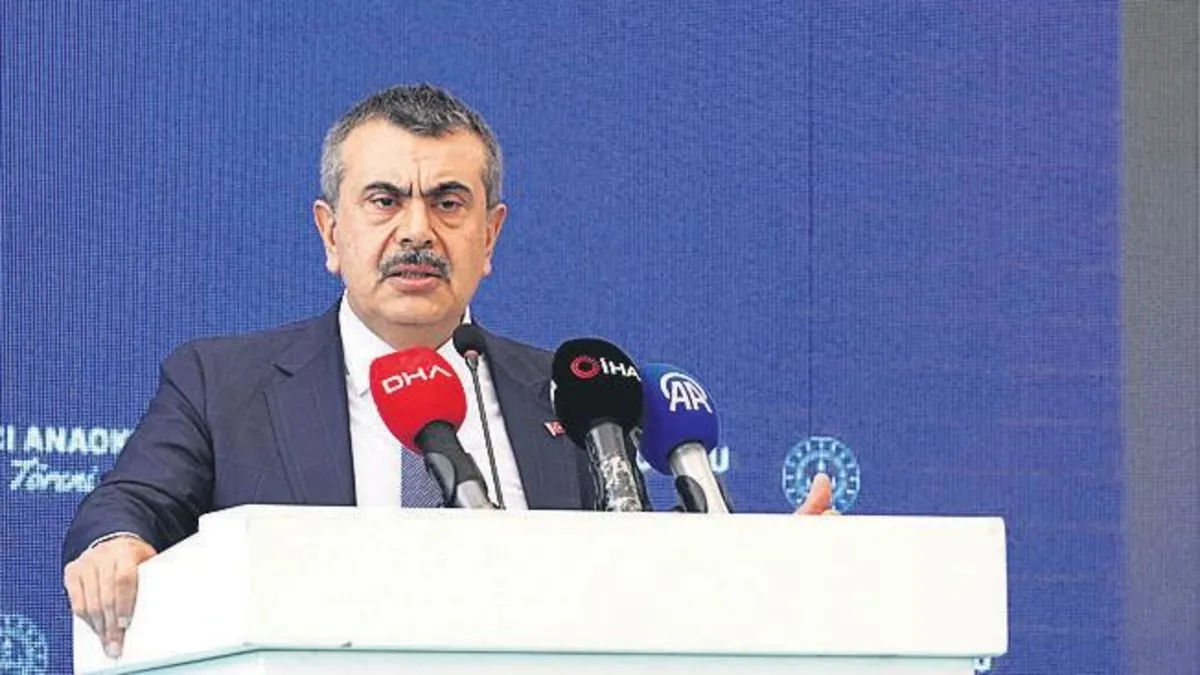 Eğitim bütün toplumu kapsayan bir yapıdır Eğitim bütün toplumu kapsayan bir yapıdır