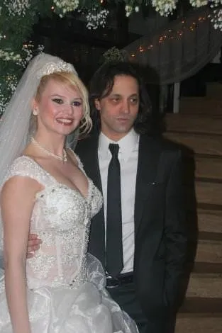 Duman’ın solisti Kaan Seçkin Piriler ile  evlendi
