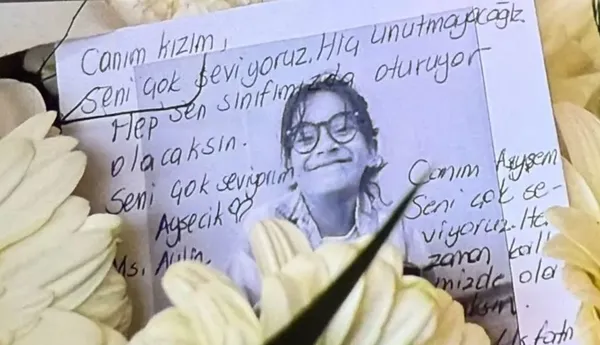 12-yasindaki-ayse-mayanin-tabutuna-seni-hic-unutmayacagiz-notu-sehadet-ikisine-de-cok-yakisti-1737639384910.jpg