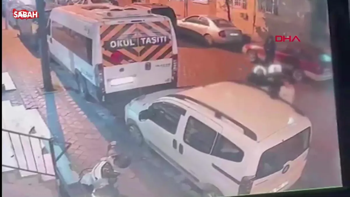 Sultangazi’de apartman önünde bekleyen 2 çocuğa bıçaklı saldırı kamerada | Video videosunu izle Sultangazi’de apartman önünde bekleyen 2 çocuğa bıçaklı saldırı kamerada | Video videosunu izle