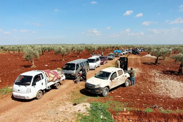 Siviller terör güvenli bölgeye doğru ilerlemeye devam ediyor! İşte son görüntüler