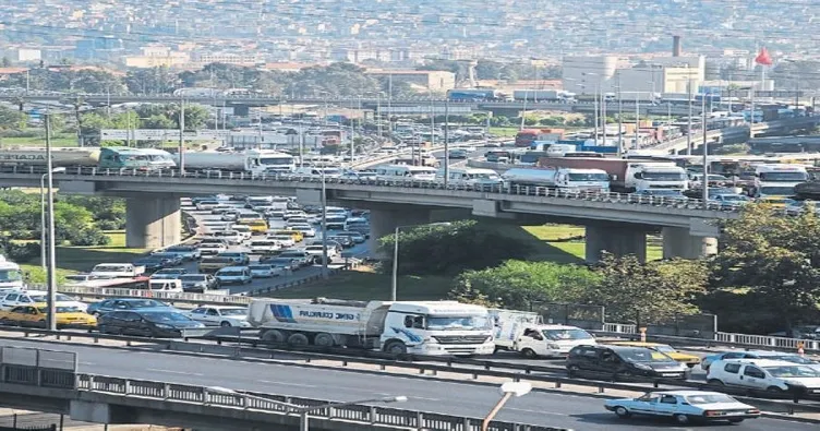 İzmir’de trafiğe kayıtlı araç sayısı arttı