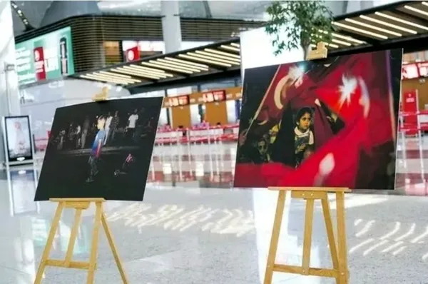 istanbuldaki-havalimanlarinda-zaferin-adi-turkiye-15-temmuz-fotograflari-sergisi-acildi-1752591038067.jpg