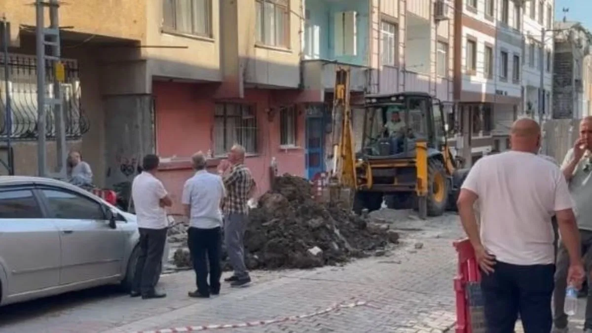 Doğalgaz borusu patladı 2 İSKİ çalışanı yaralandı