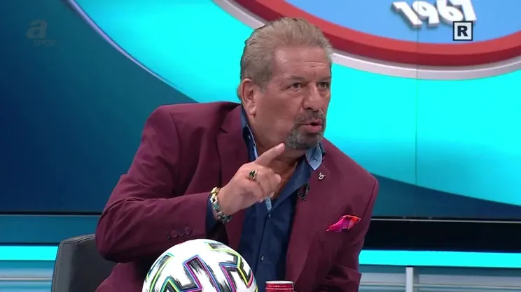 Erman Toroğlu: Fatih Terim maçı tribünden daha iyi okuyor