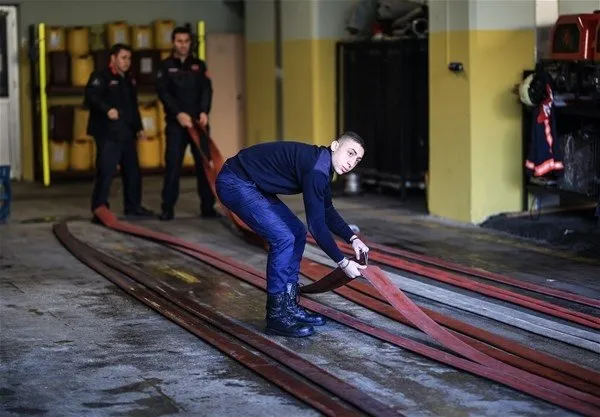 Gözleri hep o ışıklarda