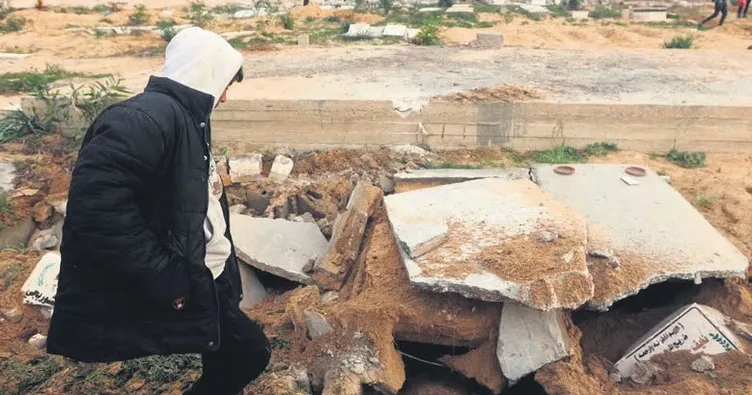 Gazze’de ölülere bile rahat yok