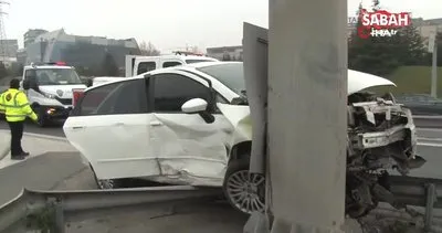 İstanbul Bahçelievler’de feci kaza! Önce önündeki araca sonra direğe çarparak durabildi | Video