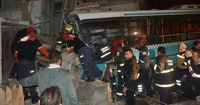 Halk otobüsü eve girdi: 6 yaralı