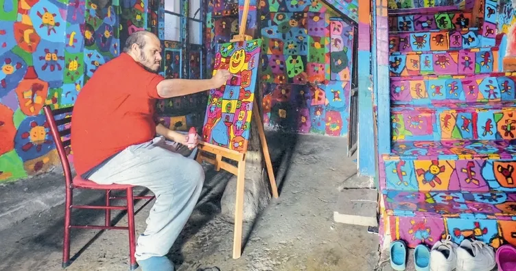 Engelleri sanatla aşıyor dünyayı güzelleştiriyor