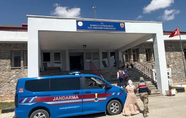 intihar-denilmisti-cinayet-cikti-14-yasindaki-damlanurun-olumunde-infaz-iddiasi-telefonundan-cikan-mesaj-kan-d-1786196343666.jpg