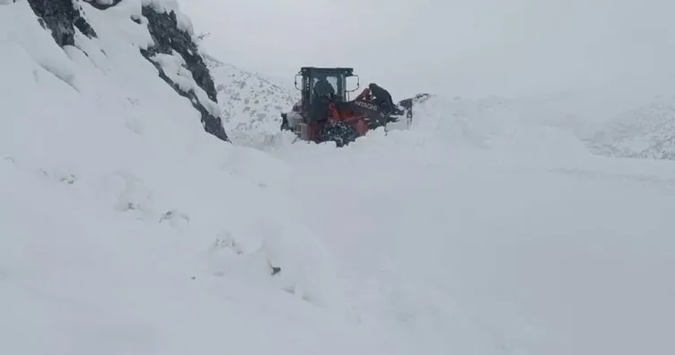 Şırnak’ta köy yoluna çığ düştü