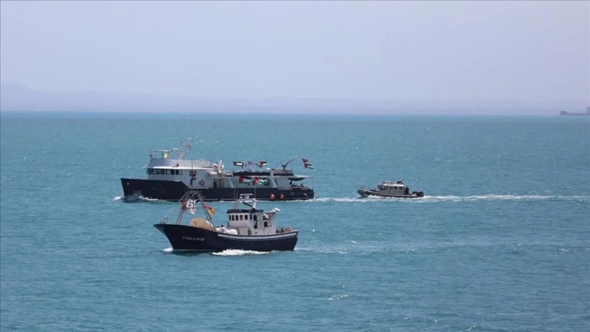 Türkiye, Akdeniz'de su alan 'Küresel Sumud Filosu' teknesindeki yardım gönüllülerini tahliye etti