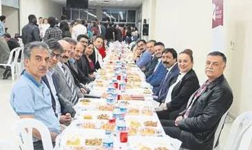 Rektör, iftarını gençlerle açtı