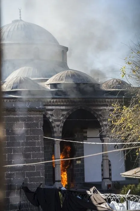 PKK  Osmanlı eseri tarihi camiyi yaktı!