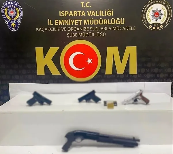 ispartada-kacakcilik-operasyonu-silah-ve-kacak-urunler-ele-gecirildi-1792418143349.jpg