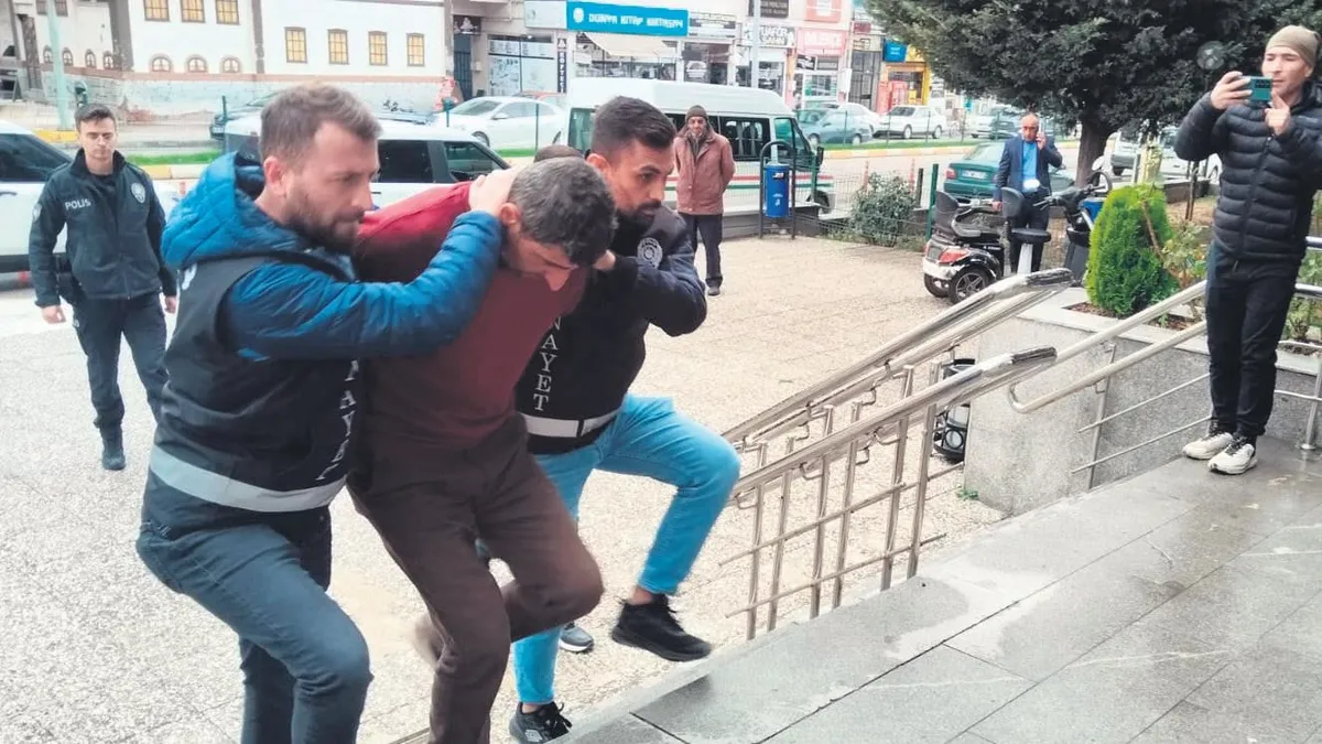 Baba-oğul tartışması kanlı bıtti