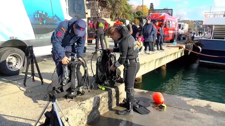 Sarıyer'de fotoğraf çekilmek isterken denize düştüler! Dalgayla beraber birden yok oldular!