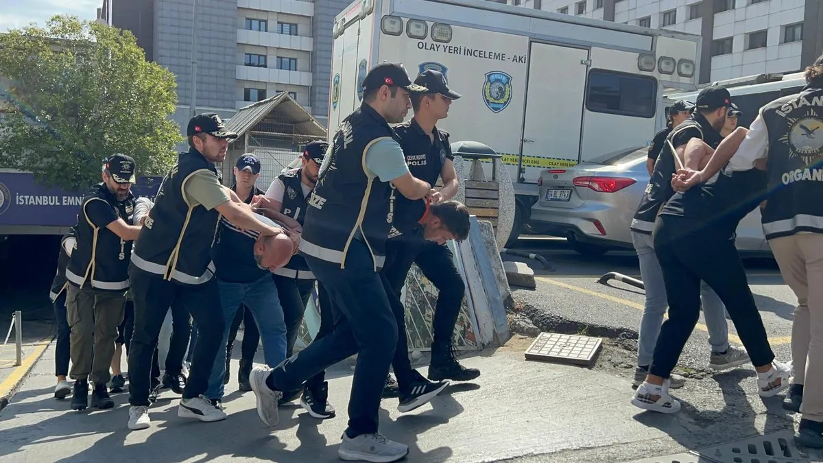 SON DAKİKA | Kozmetik firması sahibi Kemal Çağlar Temel'i iş yerinin önünde öldürmüşlerdi: 16 şüpheli adliyeye sevk edildi