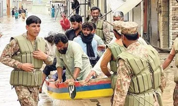 Pakistan’daki sellerde 1033 kişi hayatını kaybetti