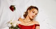 Annesinin Özcan Deniz'e attığı bir mesajla hayatı değişti! Afra Saraçoğlu'nun bir de annesini görün!