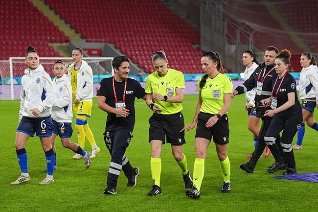 a-milli-kadin-futbol-takiminin-kosova-maci-oncesi-orta-hakem-bayginlik-gecirdi-1761678419884.jpg