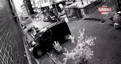Beşiktaş’ta o eve yine araç çarptı: 3. kez faciadan dönülen anlar kamerada | Video