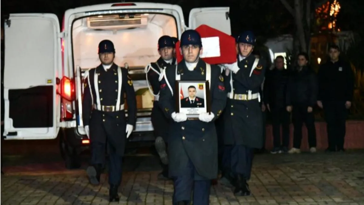 Kalp krizi sonucu vefat eden jandarma personeli memleketine uğurlandı Kalp krizi sonucu vefat eden jandarma personeli memleketine uğurlandı
