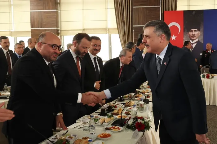 bakan-ciftci-ahbap-cavus-rezaleti-resmi-kurumlarin-guvenilirligini-bir-kez-daha-ortaya-koydu-1784813503954.jpg