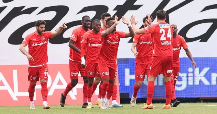 Ümraniyespor, Sivasspor’u Umut Nayir ile devirdi! Maçta 5 gol, 1 kırmızı kart vardı