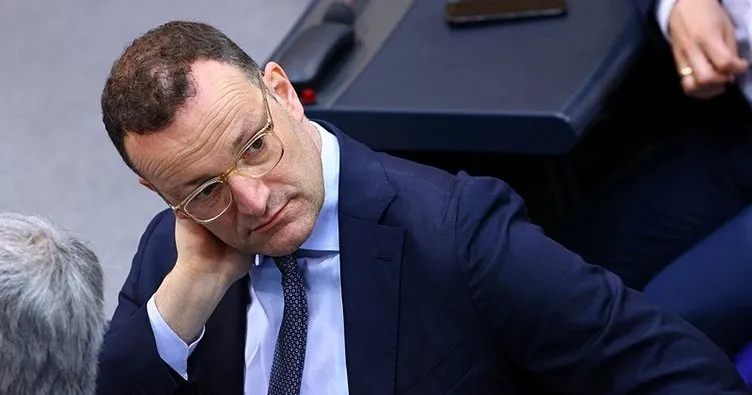 Eski Alman bakan köşeye sıkıştı